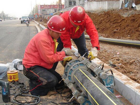 市燃?xì)夤艿朗┕がF(xiàn)場(chǎng)